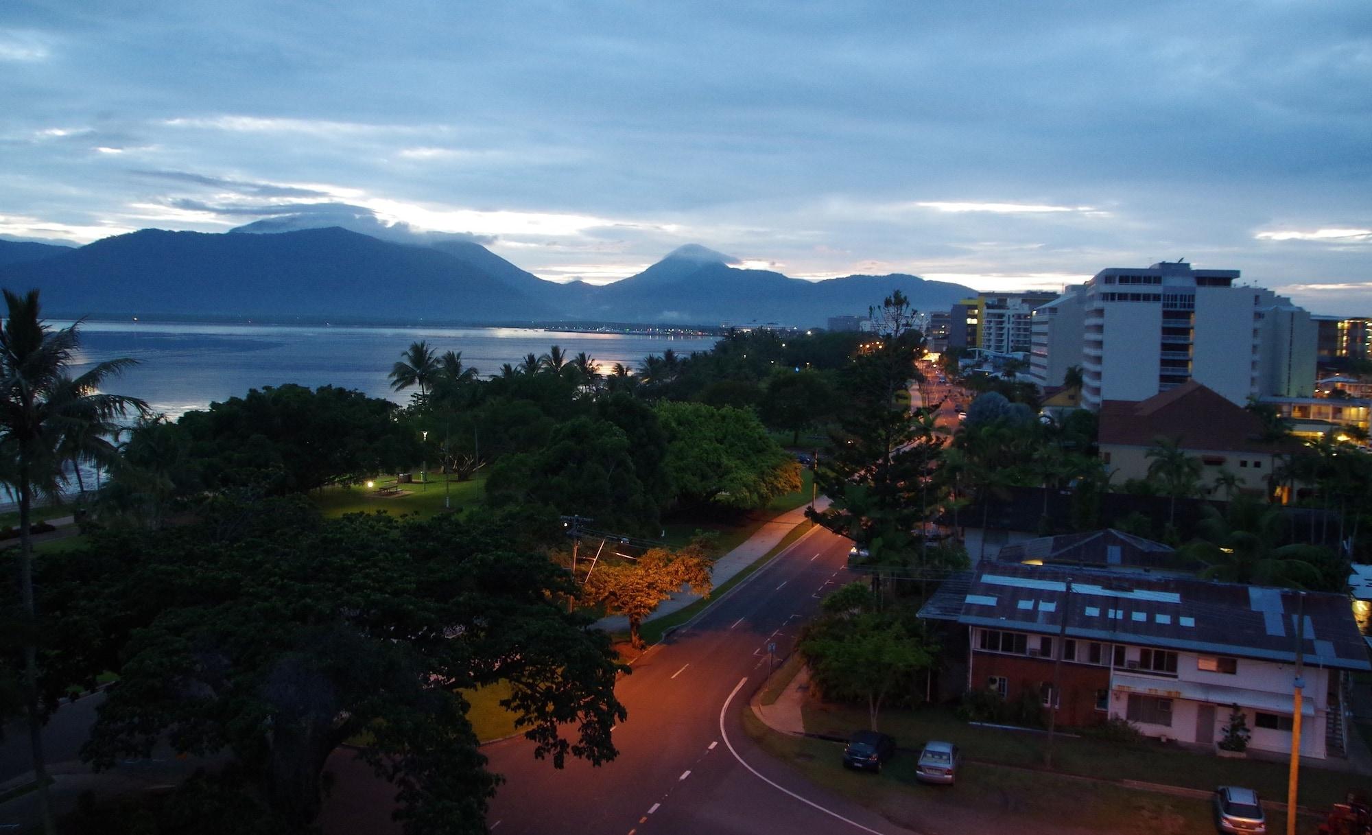 Coral Towers Holiday Suites Cairns Exterior foto